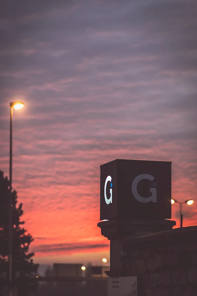 Enseigne Graphik Impact à Charleville-Mézières au coucher de soleil